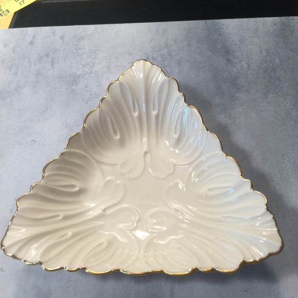 Lenox Vintage Triangle Candy Dish, Bone Chin - Picture 4 of 9